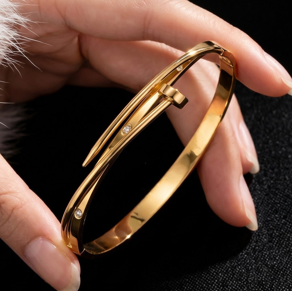 Bracelet Astrée Pureté du Clou Croisé & Éclats Discrets