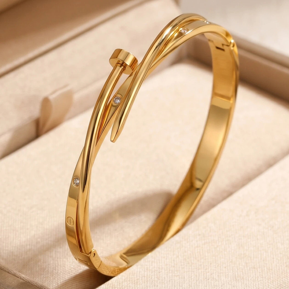 Bracelet Astrée Pureté du Clou Croisé & Éclats Discrets